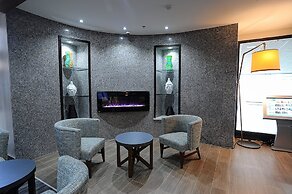 Holiday Inn Express & Suites Toronto Airport West by IHG