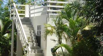 Happy Turtle Apartments