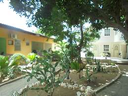 Happy Turtle Apartments