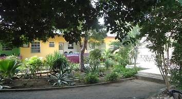 Happy Turtle Apartments