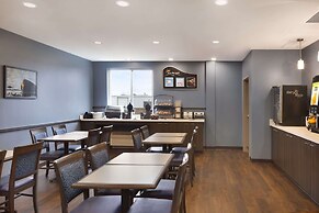 Days Inn & Suites by Wyndham Lindsay
