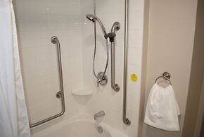 Days Inn & Suites by Wyndham Lindsay