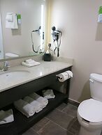 Days Inn & Suites by Wyndham Lindsay