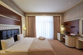 Boulevard Side Hotel