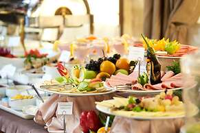 Boulevard Side Hotel