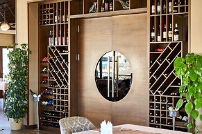 Boulevard Side Hotel