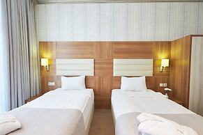 Boulevard Side Hotel