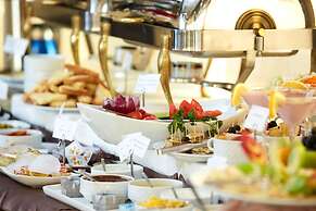 Boulevard Side Hotel