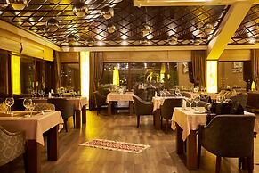 Boulevard Side Hotel