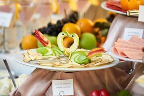 Boulevard Side Hotel