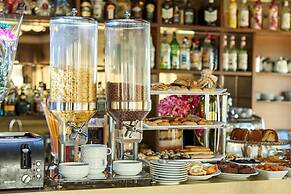 Boulevard Side Hotel