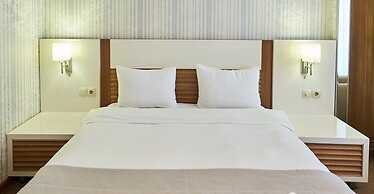 Boulevard Side Hotel