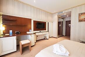 Boulevard Side Hotel