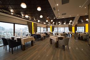 Boulevard Side Hotel