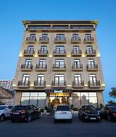 Boulevard Side Hotel