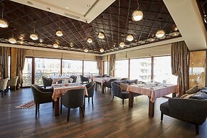 Boulevard Side Hotel