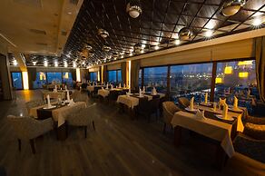 Boulevard Side Hotel