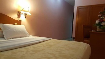 Peninsula Plaza Hotel