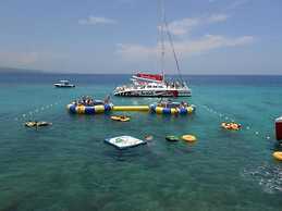 Court Manor at Montego Bay Club