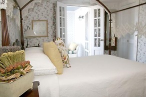 The Inn at Old Harbor