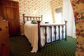 The Inn at Old Harbor