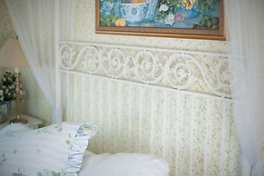 The Inn at Old Harbor