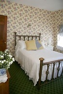 The Inn at Old Harbor