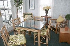 The Inn at Old Harbor