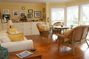 The Inn at Old Harbor