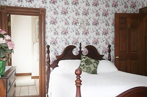 The Inn at Old Harbor