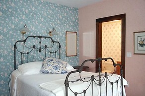 The Inn at Old Harbor