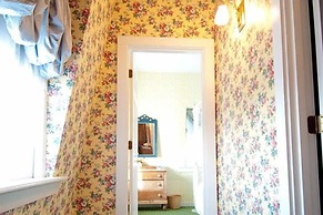 The Inn at Old Harbor