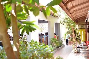 Neakru Guesthouse and Restaurant