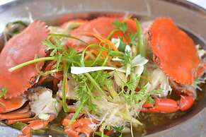 Neakru Guesthouse and Restaurant