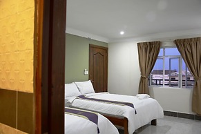 Neakru Guesthouse and Restaurant