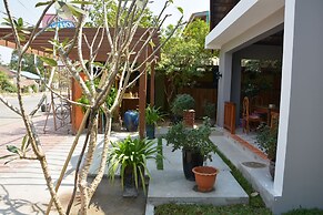 Neakru Guesthouse and Restaurant