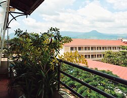 Neakru Guesthouse and Restaurant