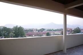 Neakru Guesthouse and Restaurant