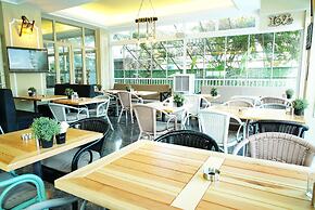 Blue Palace Hotel & Family