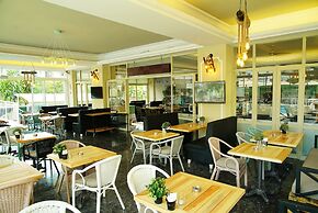 Blue Palace Hotel & Family