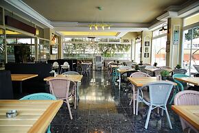 Blue Palace Hotel & Family