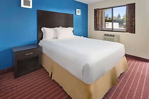 Travelodge by Wyndham Manhasset
