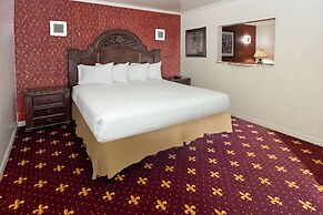 Travelodge by Wyndham Manhasset