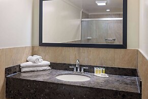 Travelodge by Wyndham Manhasset