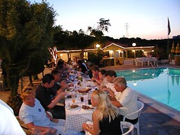 Nikolas Villas Apartments