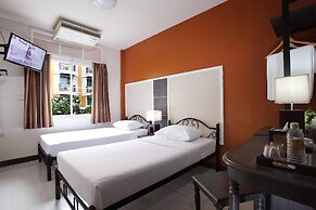 Rambuttri Village Inn & Plaza