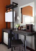 Rambuttri Village Inn & Plaza