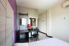 Rambuttri Village Inn & Plaza