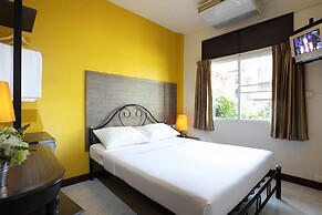 Rambuttri Village Inn & Plaza