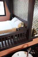 Rambuttri Village Inn & Plaza